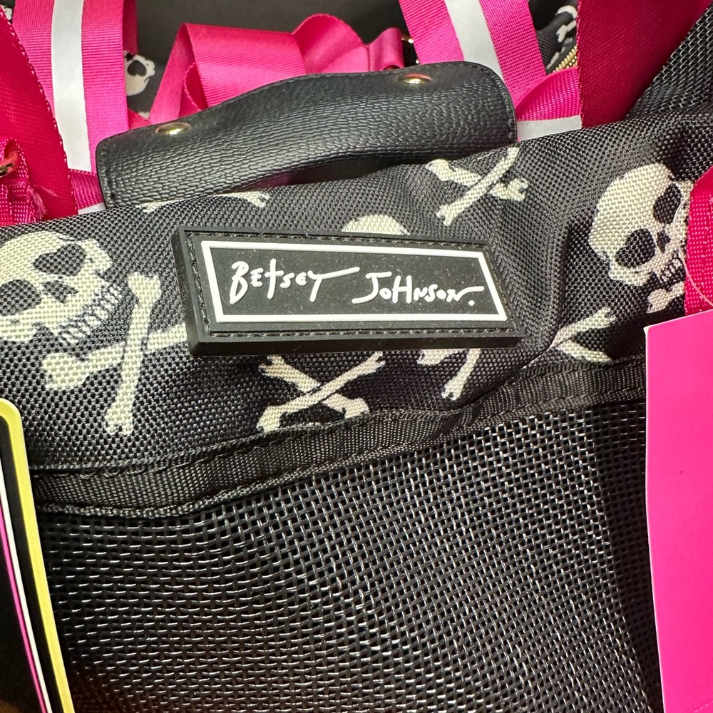 Betsey Johnson Pet Carrier in Black and Pink with skull and crossbones - Picture 8 of 14